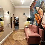 Deribasivska 10 Luxury Lägenhetshotell Odessa