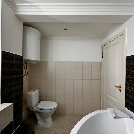 Deribasivska 10 Luxury 4* Οδησσός