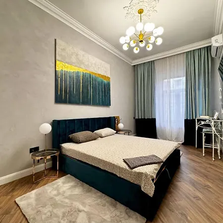 Deribasivska 10 Luxury 4* Οδησσός